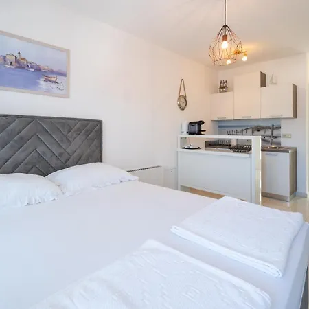 Mabela Apartment *
